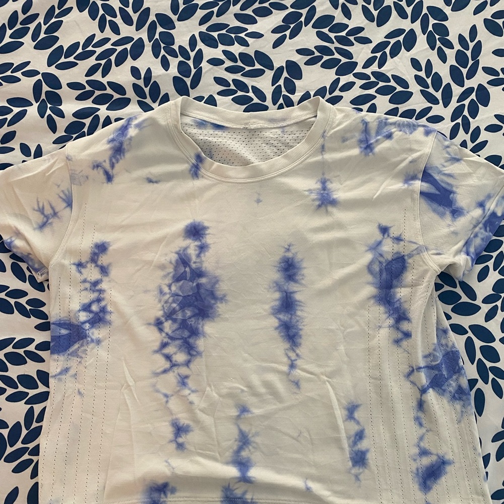 Short sleeved cropped tie dye workout shirt